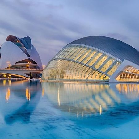 Valencia Las Artes Y Ciencias + Garaje + Netflix Екстериор снимка