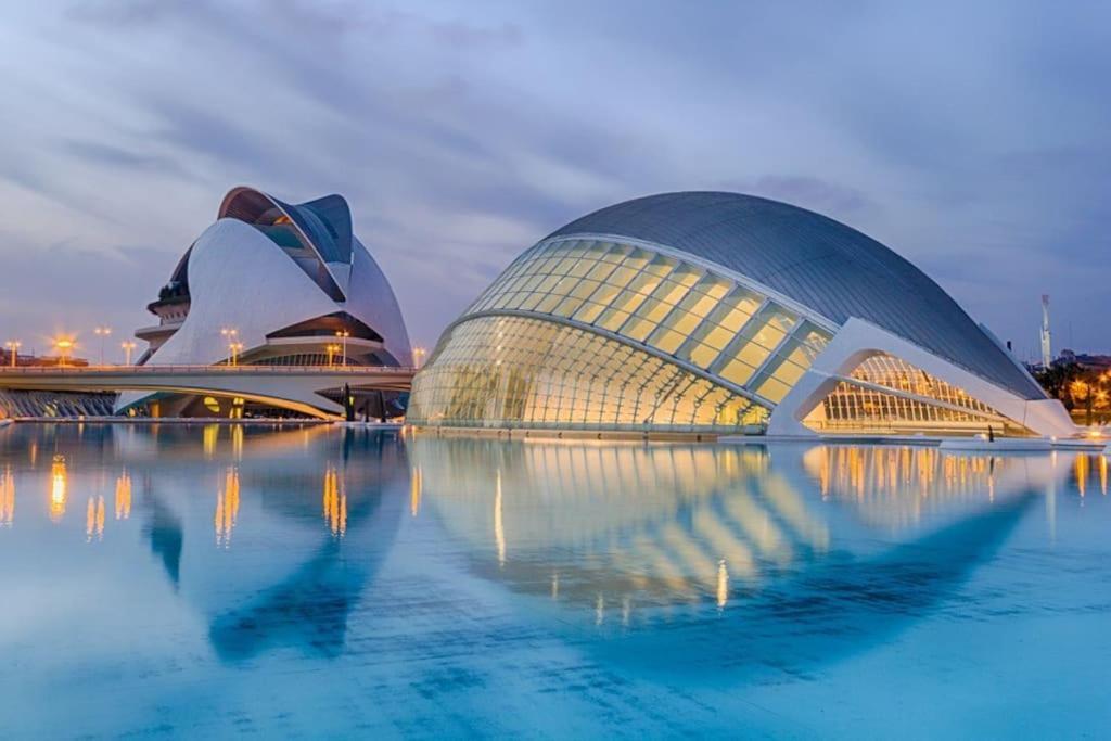 Valencia Las Artes Y Ciencias + Garaje + Netflix Екстериор снимка
