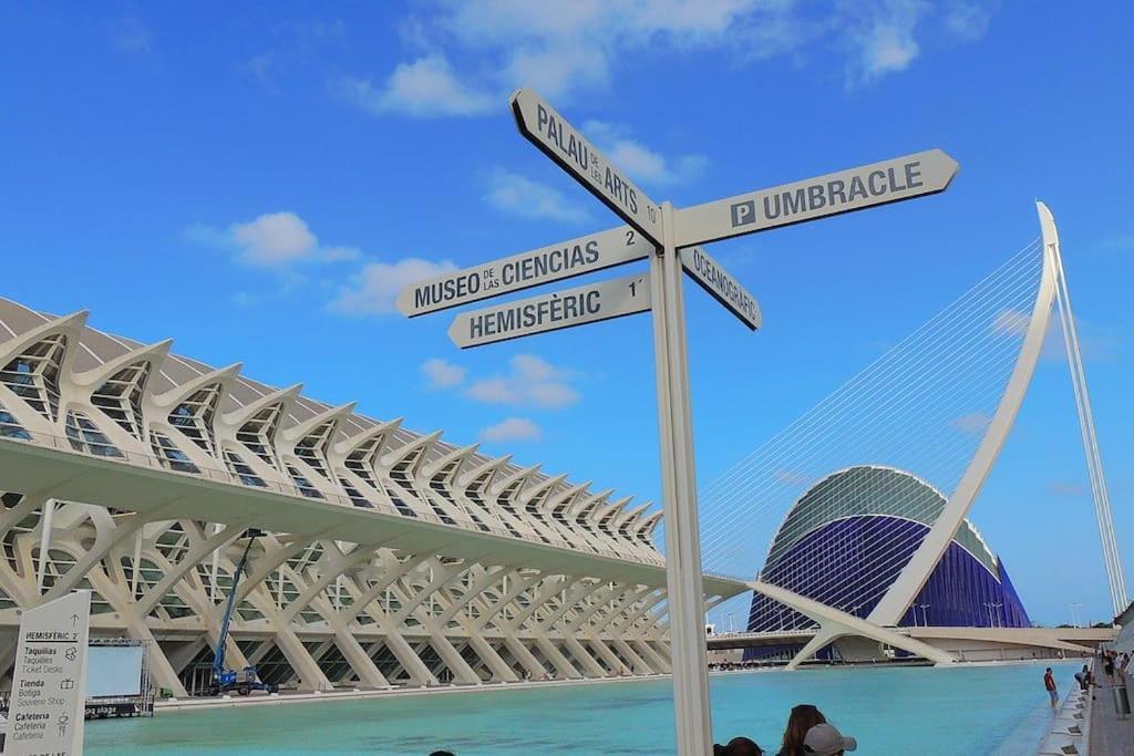 Valencia Las Artes Y Ciencias + Garaje + Netflix Екстериор снимка